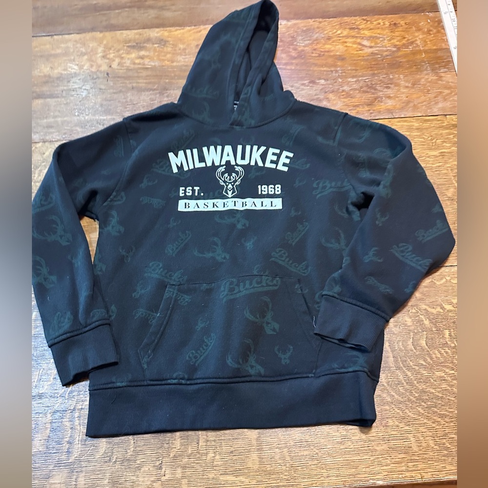 NBA Milwaukee Bucks‎ boys sz 14-16 hoodie